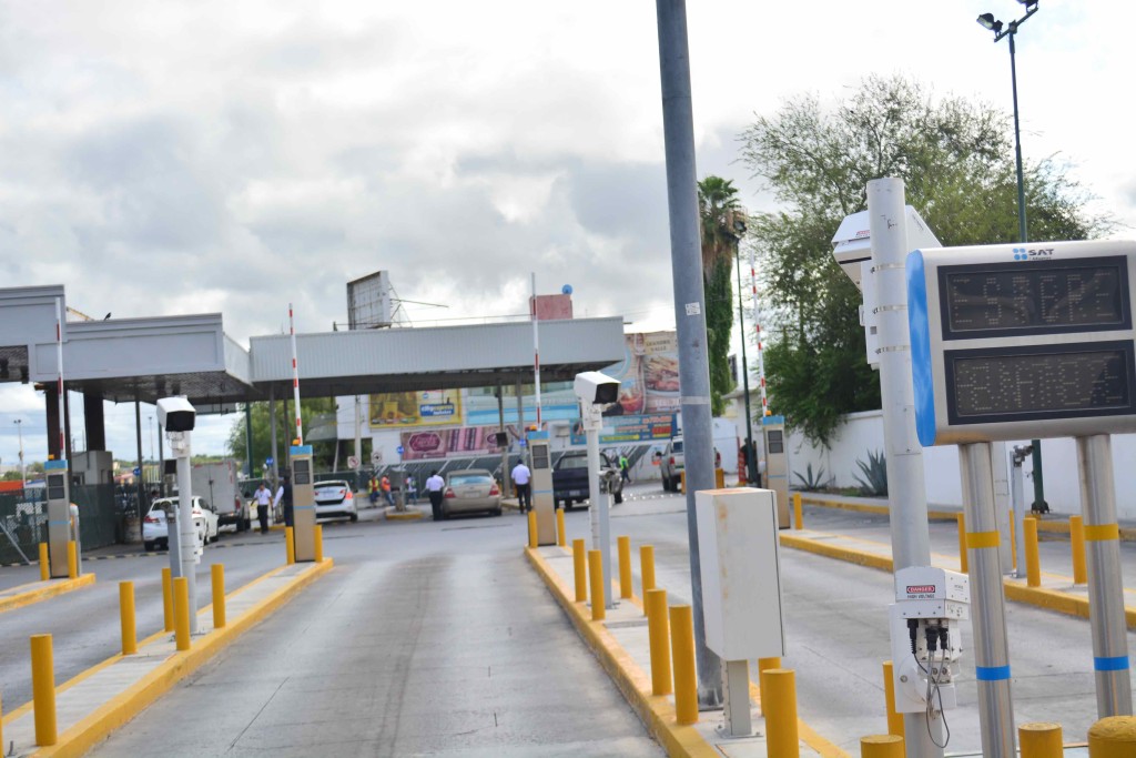 Driving Into Mexico - The Border Crossing - Where's the Gringo?